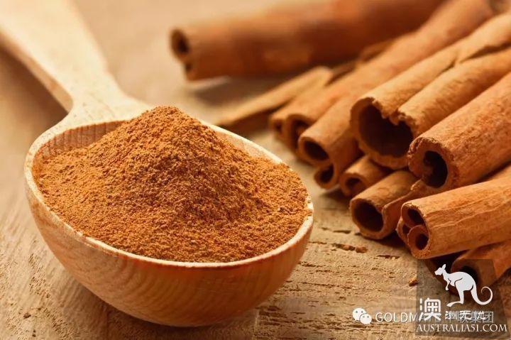 A common flavoring spice and vanilla found in Australian supermarkets, containing various spices in Chinese and English.