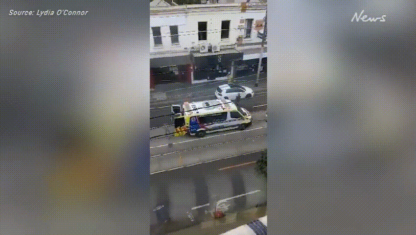突发!墨尔本男子抗议强制疫苗在Richmond自焚,目击者看到“火人”从车中走出,并大喊“no vax ID”(现场视频)