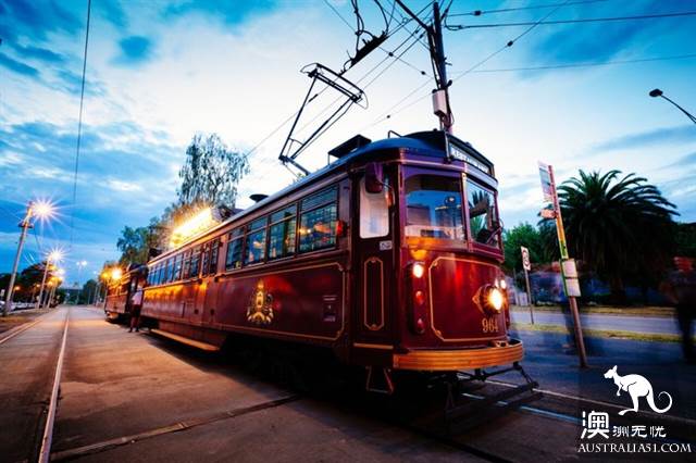 Practical information, guide to the theory and practice of Australia's honeymoon travel.
