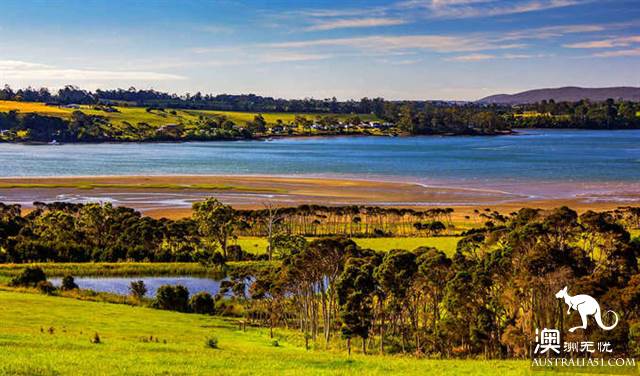 Practical information, guide to the theory and practice of Australia's honeymoon travel.