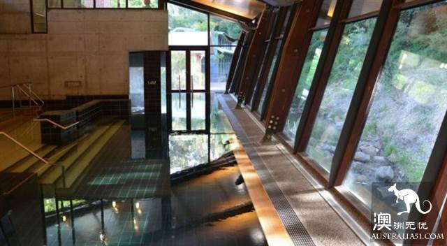 5 hot springs near Melbourne, along with the town scenery
