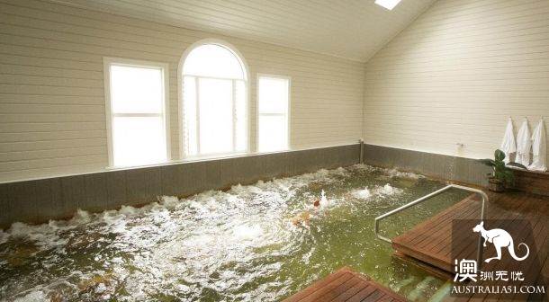 5 hot springs near Melbourne, along with the town scenery