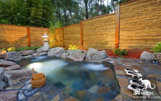 5 hot springs near Melbourne, along with the town scenery