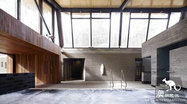5 hot springs near Melbourne, along with the town scenery