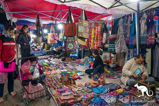 The cheapest and most complete handshake in laos is the grand palace night market