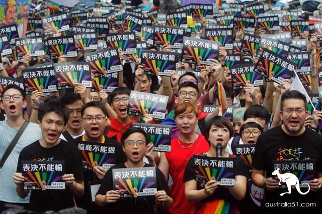 Tell the world to be yourself, the Chinese at Sydney's homosexual love carnival