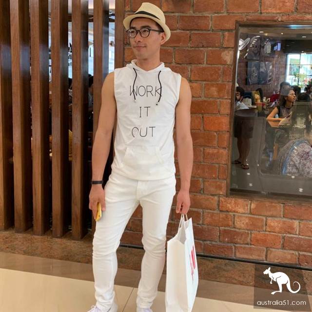 Tell the world to be yourself, the Chinese at Sydney's homosexual love carnival