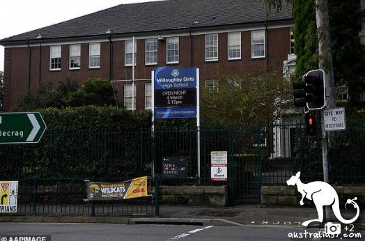 Nearly 20 schools in Sydney receive threat e-mails, thousands HSC candidates evacuate