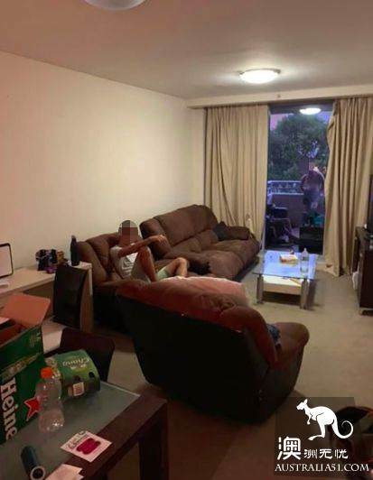 8 people live in two bedrooms in Sydney's Chinese district, with a per capita rent of 0 per week.