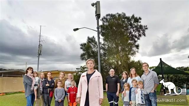 Get out of here, 5G! Sydney people are strong protest, everywhere is full of radiation: 'We are not mice.'