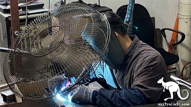 Under the influence of the epidemic, China's bottom migrant workers and college graduates facing difficulties