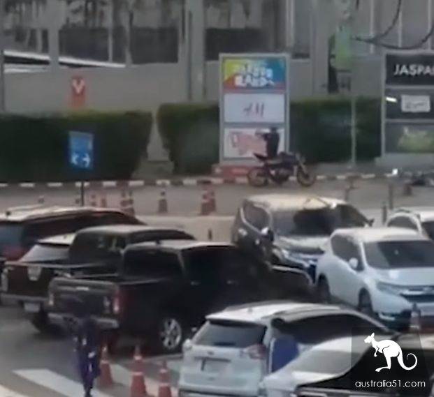 Burst! With a gun strafed the Thai mall,21 dead and 30 wounded