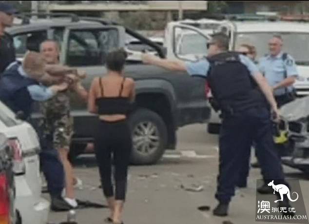 Sydney teenage mom hit a lot of cars on New year's Eve, violence assault police.