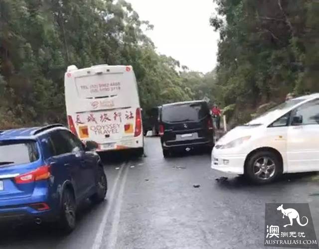 The famous scenic spot of the Great Ocean is also in a car accident! The Chinese tourist bus collided head-on with the retrograde private car and was seriously injured