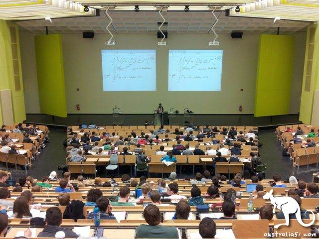 University of Sydney received more than 100 complaints from foreign students a year! The teacher began to rage...
