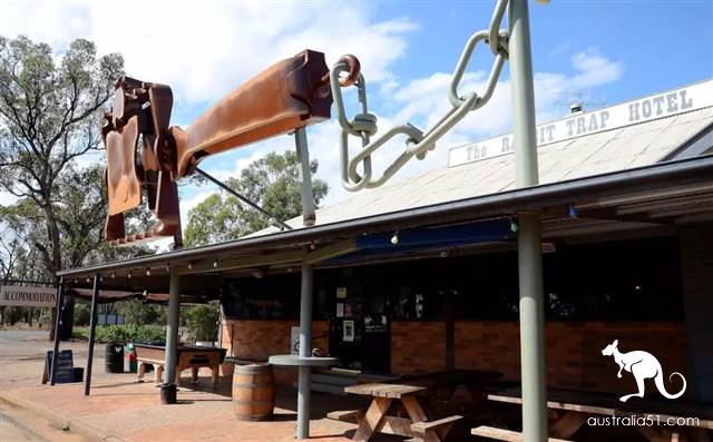 Spit blood! There are 12 beautiful scenic spots around Sydney and 19 characteristic towns! Take baby and play with one.