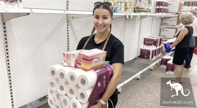 The reason that Australian people hoard paper madly finally exposes! In order to solve the toilet paper shortage, newspapers are empty 8 pages...