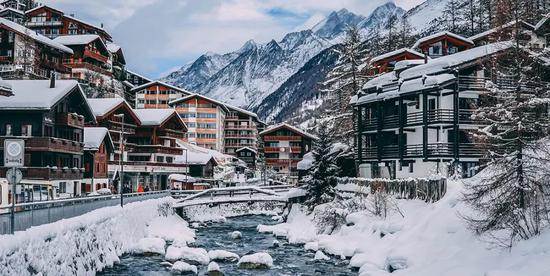 Don't just go skiing in Switzerland in winter, try the slow-train niche