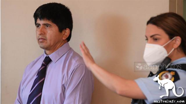 Driving a bus killed two TW of diners, the driver said the opposite lights can not see clearly