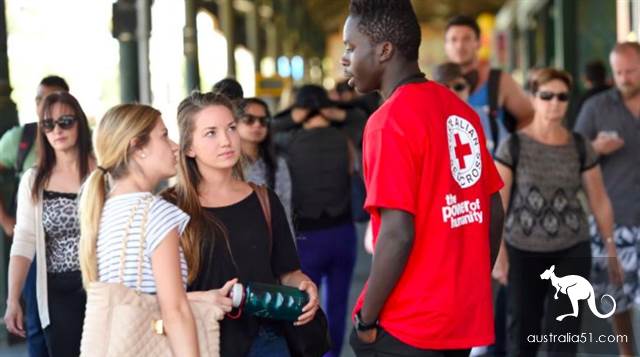 Meet these people on the streets of CBD in Melbourne and run away, favorite to stare at Chinese! Personal experience of Chinese students: there is no way to prevent it!