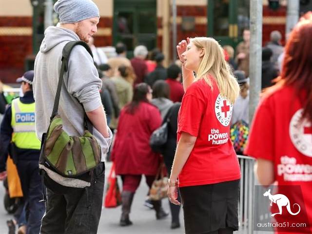 Meet these people on the streets of CBD in Melbourne and run away, favorite to stare at Chinese! Personal experience of Chinese students: there is no way to prevent it!
