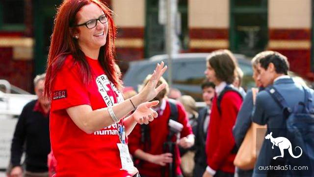 Meet these people on the streets of CBD in Melbourne and run away, favorite to stare at Chinese! Personal experience of Chinese students: there is no way to prevent it!