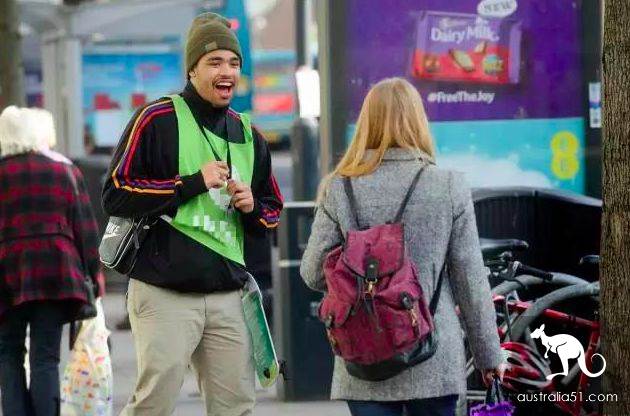 Meet these people on the streets of CBD in Melbourne and run away, favorite to stare at Chinese! Personal experience of Chinese students: there is no way to prevent it!