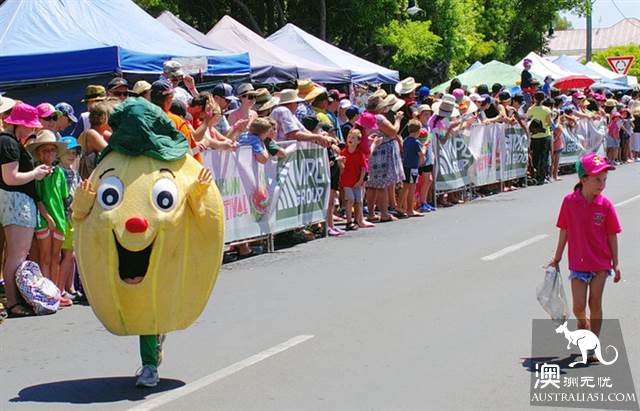 Watermelon festival in the small town of Chinchilla, Kunzhou, where watermelons are not used for food.