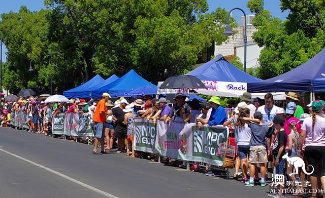 Watermelon festival in the small town of Chinchilla, Kunzhou, where watermelons are not used for food.