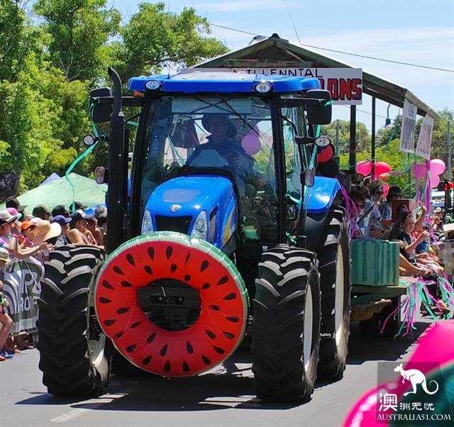 Watermelon festival in the small town of Chinchilla, Kunzhou, where watermelons are not used for food.