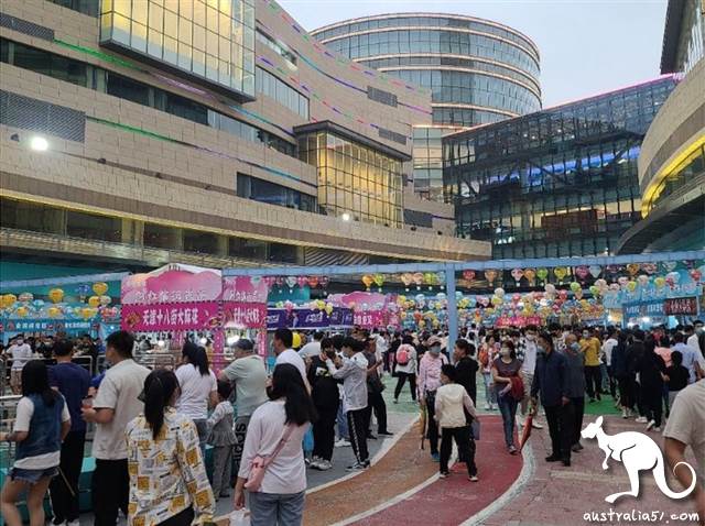 'I don't regret it ,' said the British who stayed in China under the blockade