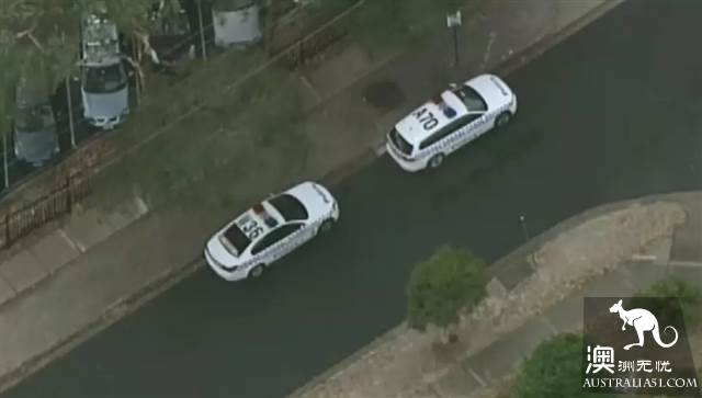 Emergency! emergency evacuation at Mt Waverley High School. Police are on the scene.