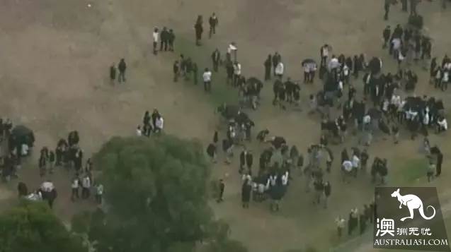 Emergency! emergency evacuation at Mt Waverley High School. Police are on the scene.
