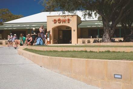 The hometown of the Internet famous short kangaroo, the residential gourmet section of Rothenis Island in Western Australia