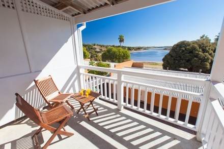 The hometown of the Internet famous short kangaroo, the residential gourmet section of Rothenis Island in Western Australia