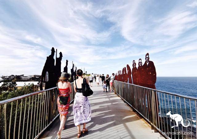 Newcastle, the small town of literature and art next to Sydney, 6 kilometers of seaside walkway, light wind, light waves and waves