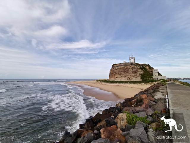 Newcastle, the small town of literature and art next to Sydney, 6 kilometers of seaside walkway, light wind, light waves and waves