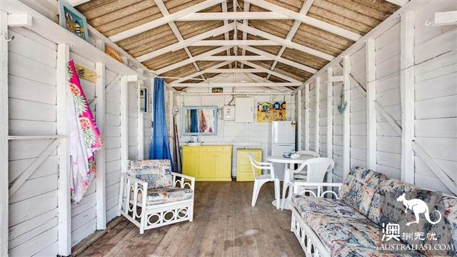 Melbourne beach house with water and electricity, traded at lightning speed