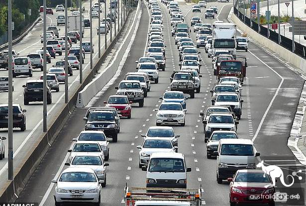 Coffee while driving? Heavy punishment! Every driver may 'get in the game'. We must pay attention to these habits of driving in Australia, otherwise we should punish you to cry.
