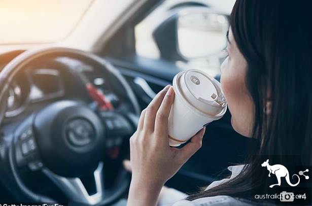 Coffee while driving? Heavy punishment! Every driver may 'get in the game'. We must pay attention to these habits of driving in Australia, otherwise we should punish you to cry.