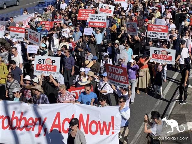 Today, thousands of Chinese gather in Sunnybank Big parade! For the sake of law and order, 'we've had enough of the crime!'
