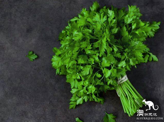 What are the names of vegetables, fish and spices that are often sold in Australian supermarkets? How do you eat it?