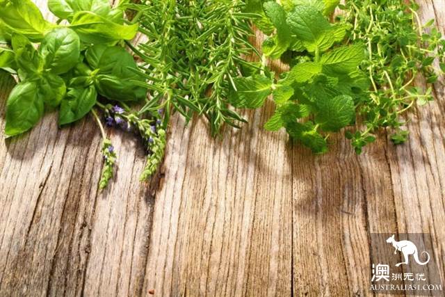 What are the names of vegetables, fish and spices that are often sold in Australian supermarkets? How do you eat it?