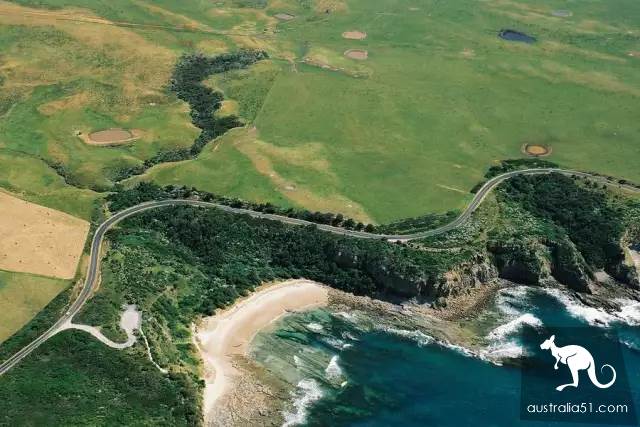 Gypsy Lan, hidden treasure 2 hours from Melbourne: whale watching, truffle, fluorescent sea. Bid farewell to the ordinary tourist regiment completely