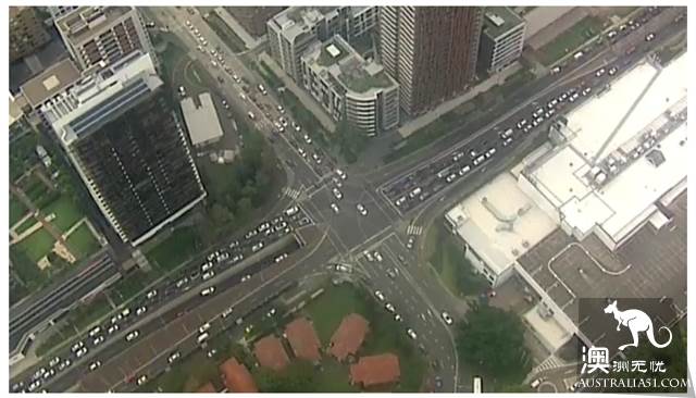 5 cars collided on the East Sydney Expressway, traffic jam was 10 meters.
