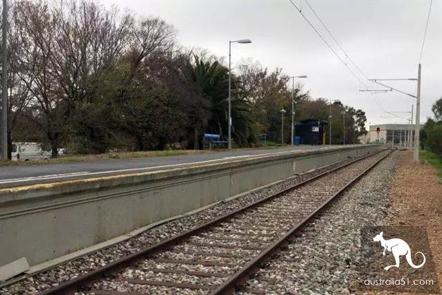 Adelaide spent 5 million to extend the southern train line! Straight to Flinders University! The Tonsley train station will be shut down forever! Run it for the last time next Friday!