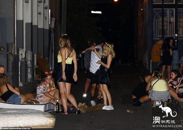 Sydney homosexual love Carnival has a wild night, when the sun comes out, the scene is full of wolves