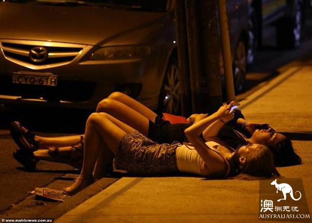 Sydney homosexual love Carnival has a wild night, when the sun comes out, the scene is full of wolves