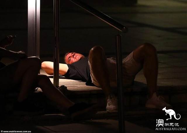 Sydney homosexual love Carnival has a wild night, when the sun comes out, the scene is full of wolves