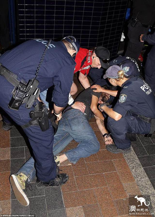 Sydney homosexual love Carnival has a wild night, when the sun comes out, the scene is full of wolves